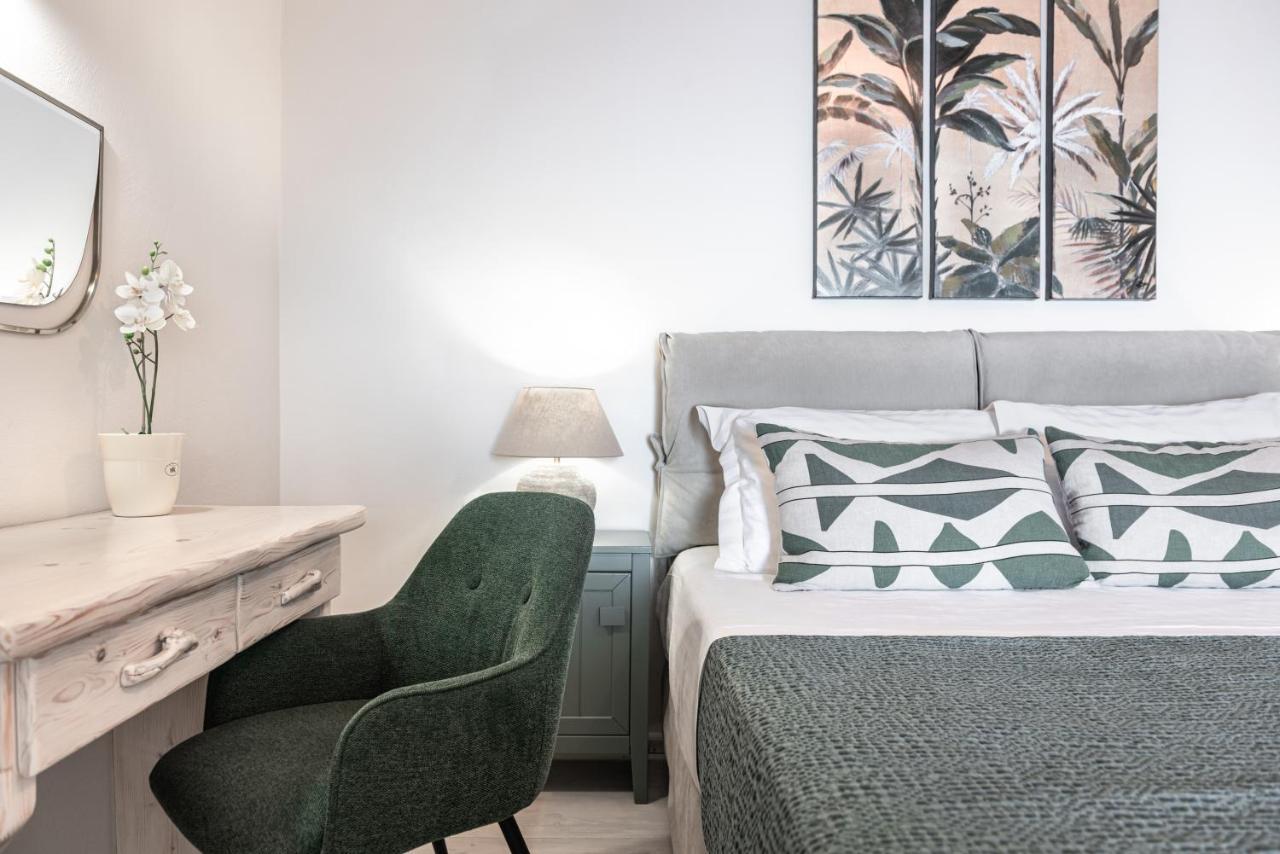 Athermi Suites - Adults Only Fira  Dış mekan fotoğraf
